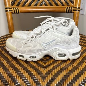 Nike Air Max Plus Triple White Metallic Silver CW7044-100 7Y